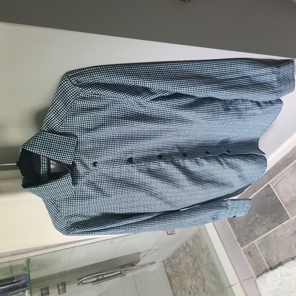 Button down - Picture 3 of 4